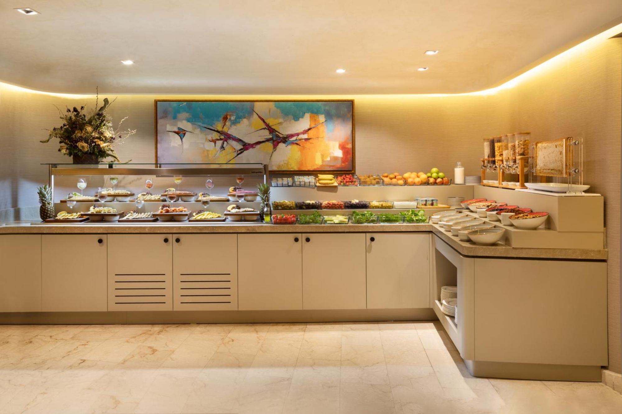 Bentley Hotel Old City-Special Class Стамбул Экстерьер фото The buffet at the lounge