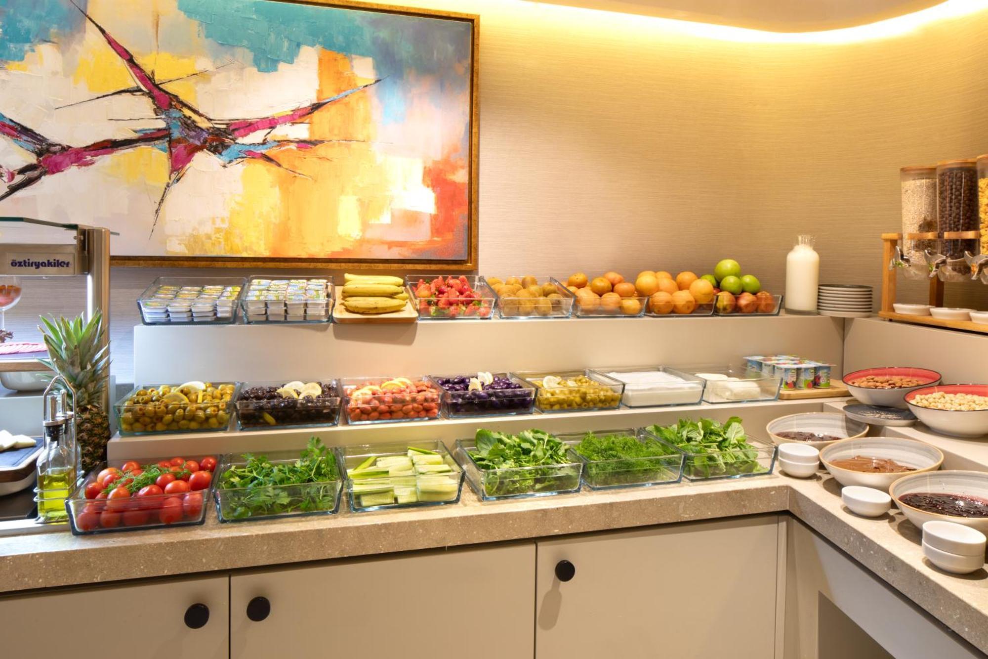 Bentley Hotel Old City-Special Class Стамбул Экстерьер фото A salad bar